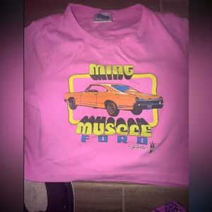 Groovy Vintage-Style Pink Ford Muscle Car Cropped Graphic T-Shirt size large
